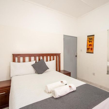 Wood Road Guest Lodge Водопад Виктория Экстерьер фото