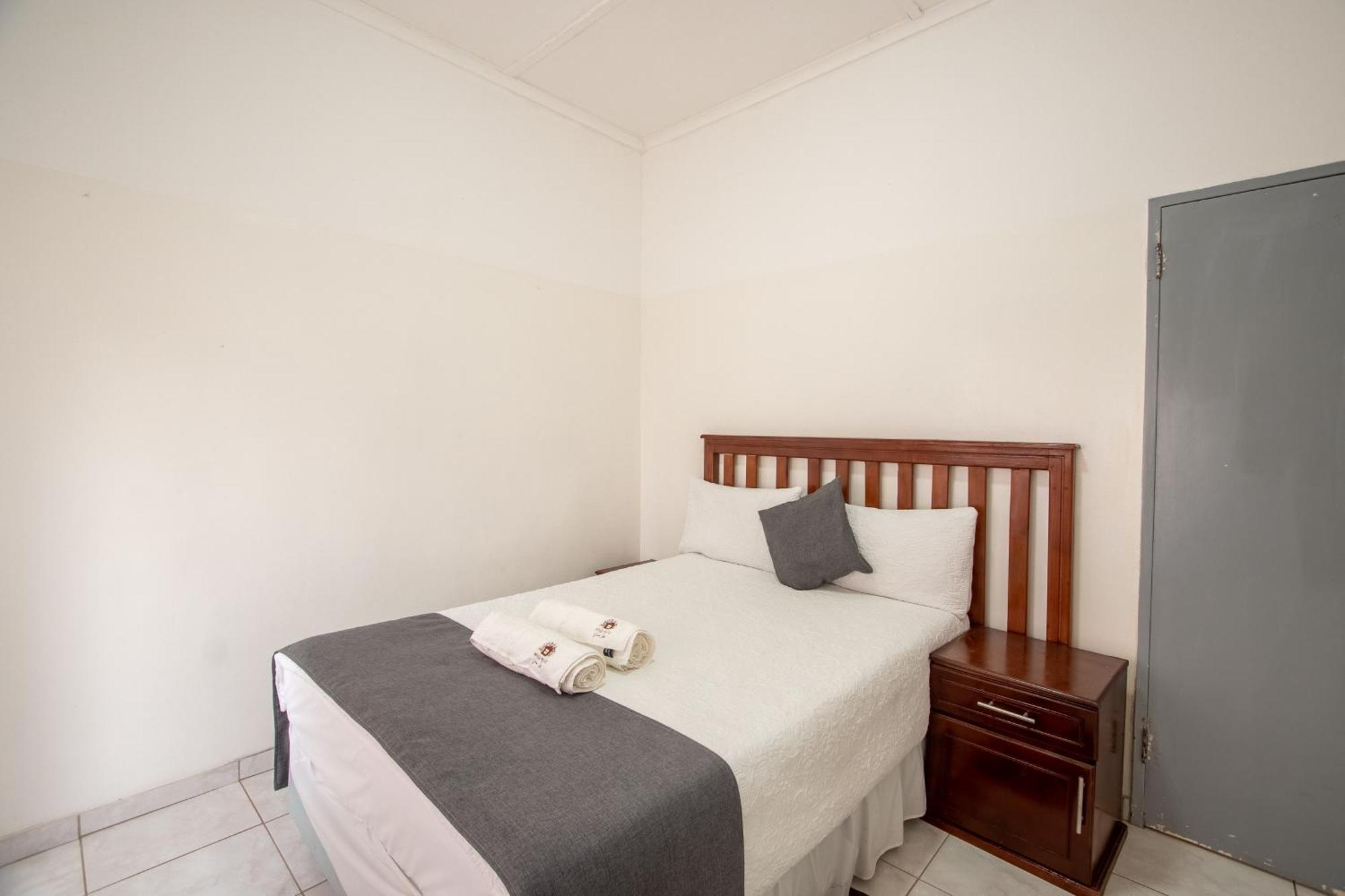 Wood Road Guest Lodge Водопад Виктория Экстерьер фото