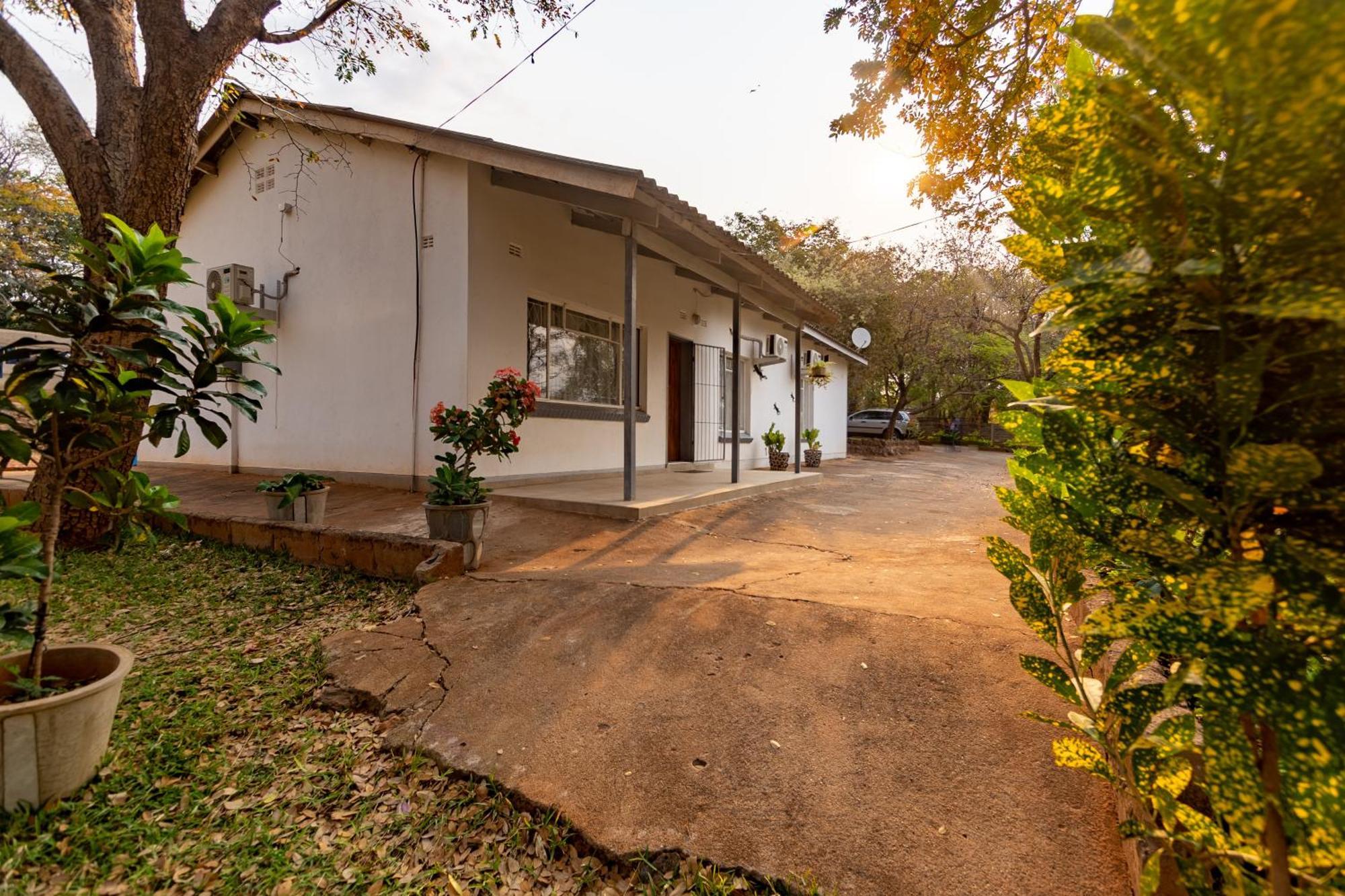 Wood Road Guest Lodge Водопад Виктория Экстерьер фото