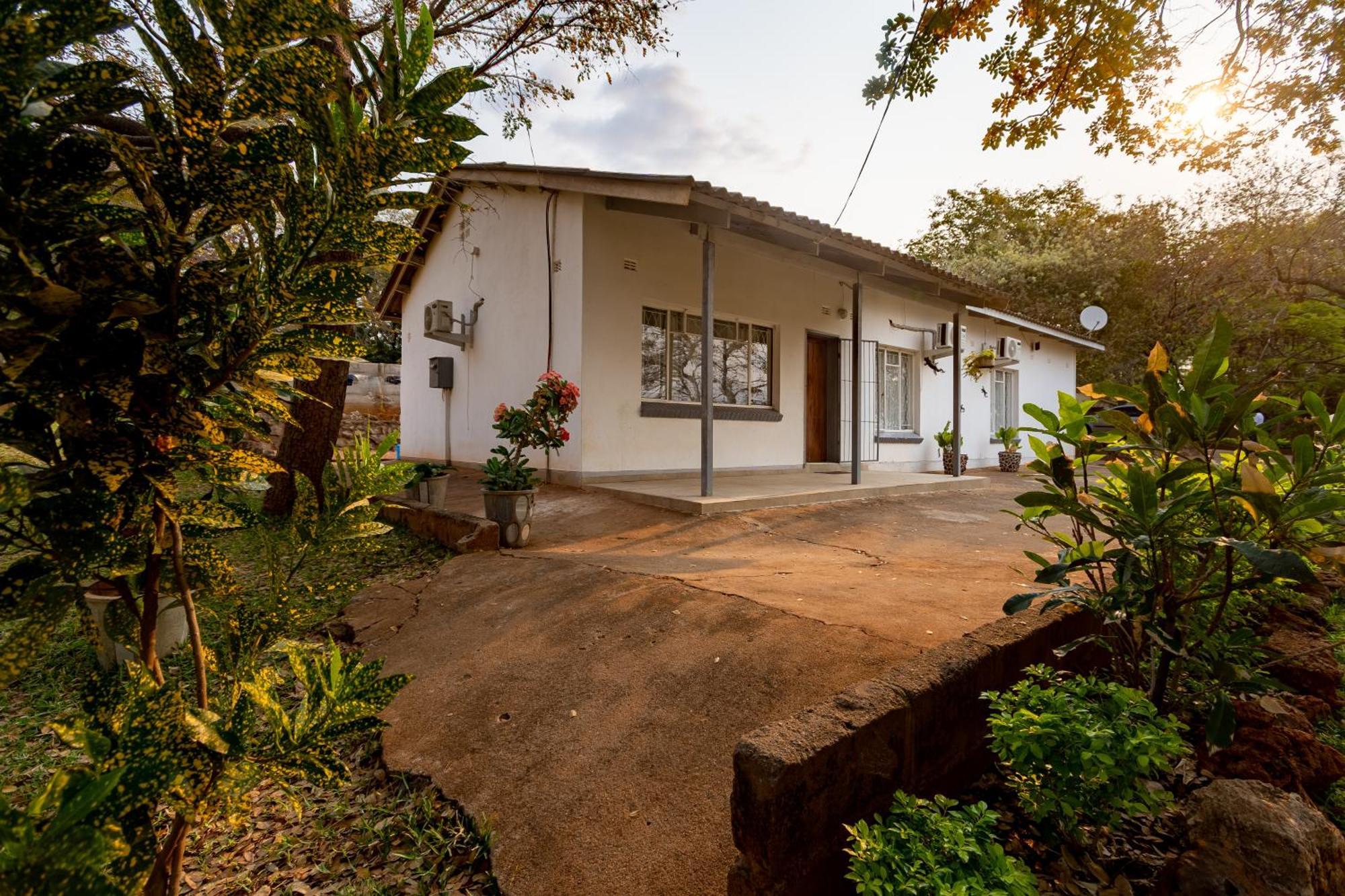 Wood Road Guest Lodge Водопад Виктория Экстерьер фото