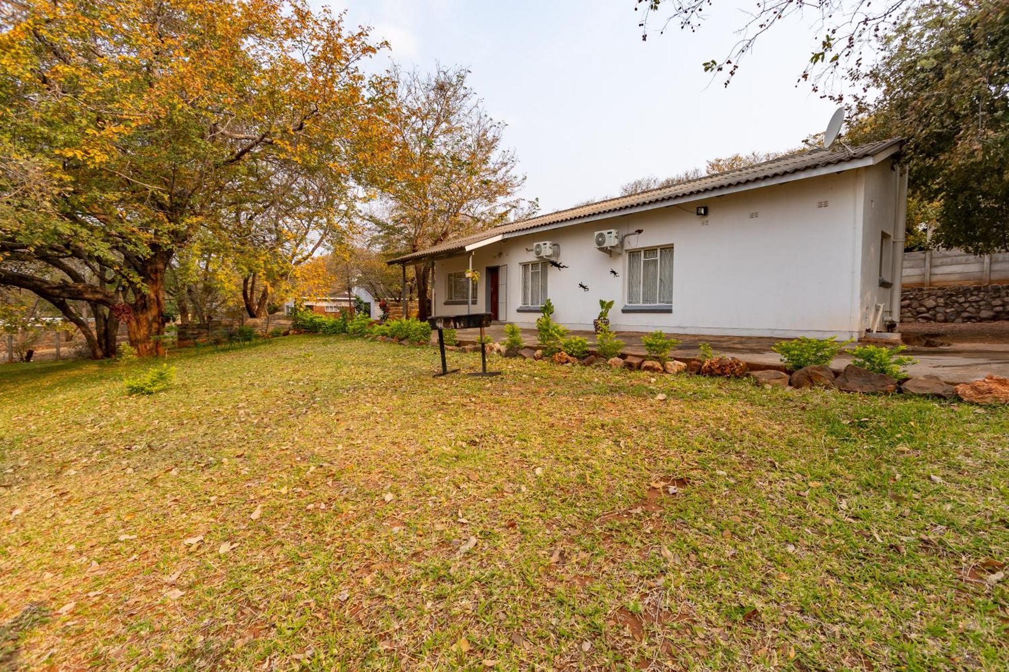 Wood Road Guest Lodge Водопад Виктория Экстерьер фото
