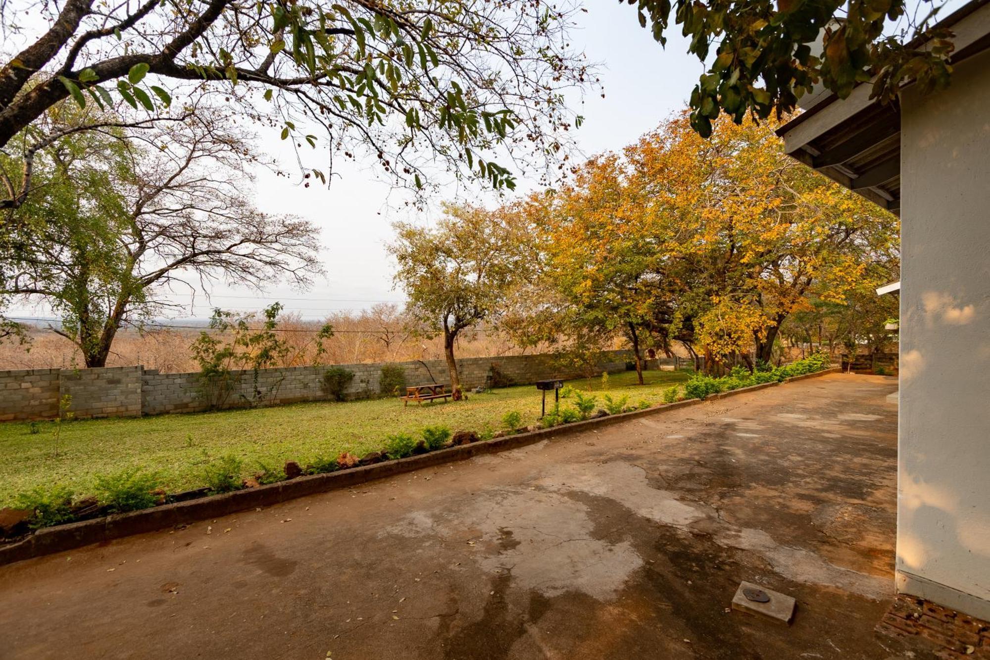 Wood Road Guest Lodge Водопад Виктория Экстерьер фото