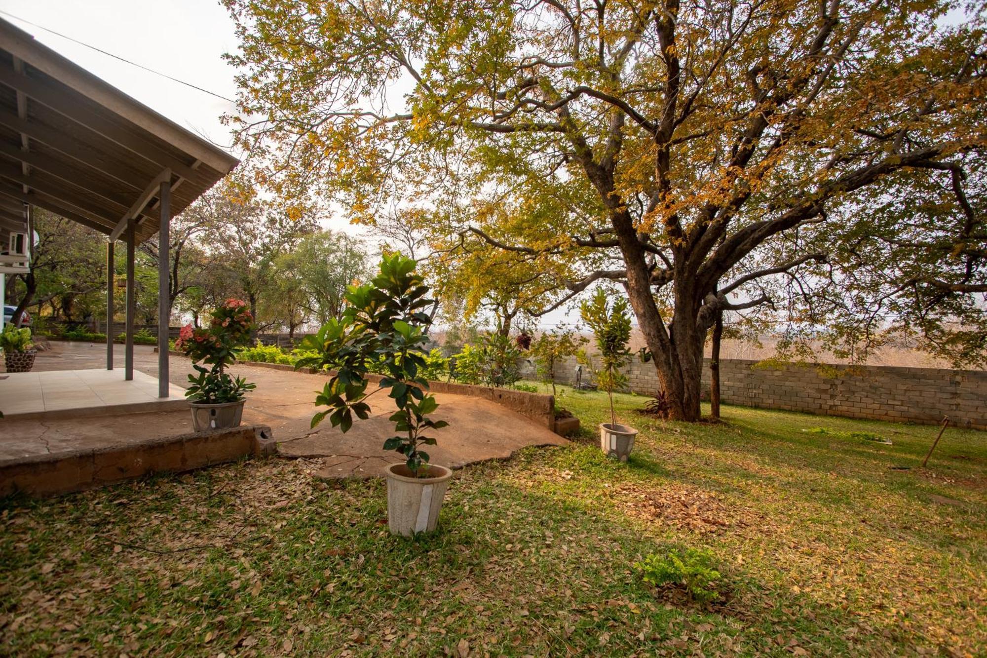 Wood Road Guest Lodge Водопад Виктория Экстерьер фото