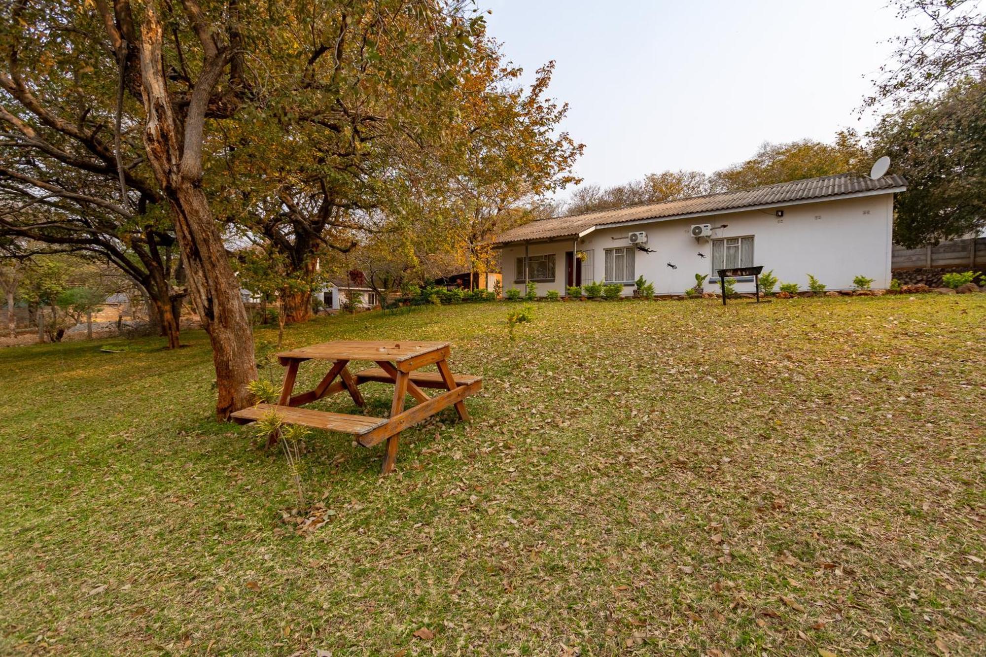 Wood Road Guest Lodge Водопад Виктория Экстерьер фото